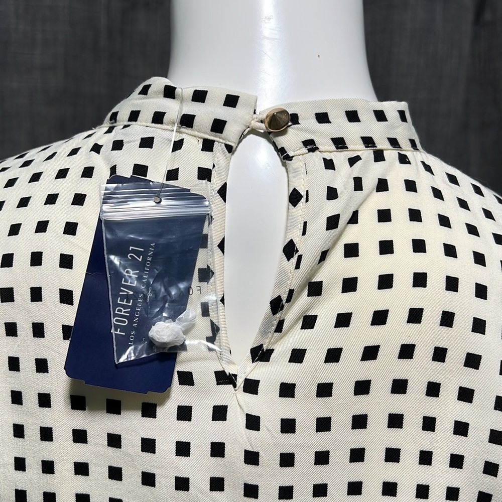 NWT Forever 21 Square Dot Geometric Printed Long Sleeve Neck Tie Blouse Small - Picture 4 of 11